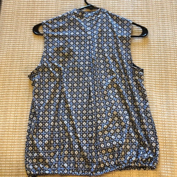 Max Studio small blue pattern sleeveless blouse - Picture 5 of 8